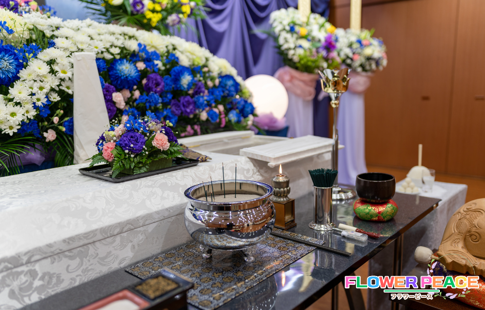 悲しみに包まれた葬儀場で美しい「献花」で癒される瞬間